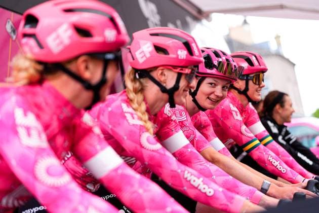 2025 Lloyds Tour of Britain Women Picture by Olly Hassell SWpix.com - 07 06 2025 - Cycling - UCI Women s World Tour - 2025 Lloyds Tour of Britain Women - Stage 3: The Scottish Borders Stage, Kelso - Nina Berton (EF Education-Oatly) Warming up with teammates Copyright: x xSWpix.comx(t axPhotographyxHubxLtd)xOllyxHassell SWpix.comx SWP-2945-0296