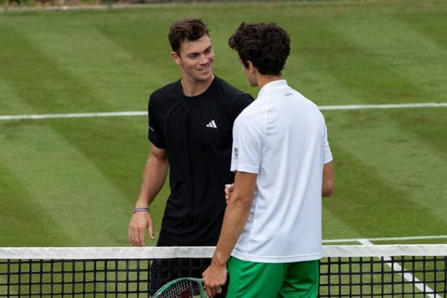 Friendly gesture after the end of the match between Maximilian Marterer and Pierre Hugues Herbert, Maximilian Marterer vs Pierre Hugues Herbert, Tennis, ATP Tournament, Boss Open, Qualification, 07 06 2025, Maximilian Marterer vs Pierre Hugues Herbert, Tennis, ATP Tournament, Boss Open, Qualification, 07 06 2025, Stuttgart Copyright: xEibner-Pressefoto EdwardxCheungx EP_ECG