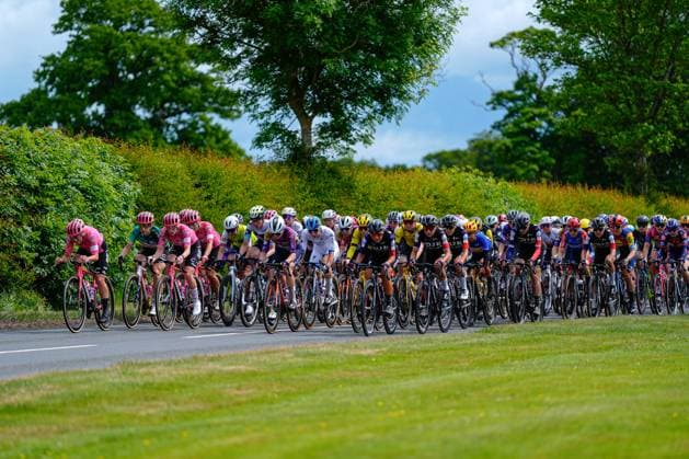 2025 Lloyds Tour of Britain Women Picture by Olly Hassell SWpix.com - 07 06 2025 - Cycling - UCI Women s World Tour - 2025 Lloyds Tour of Britain Women - Stage 3: The Scottish Borders Stage, Kelso - The Peloton being controlled by EF Education-Oatly Copyright: x xSWpix.comx(t axPhotographyxHubxLtd)xOllyxHassell SWpix.comx SWP-2945-0329