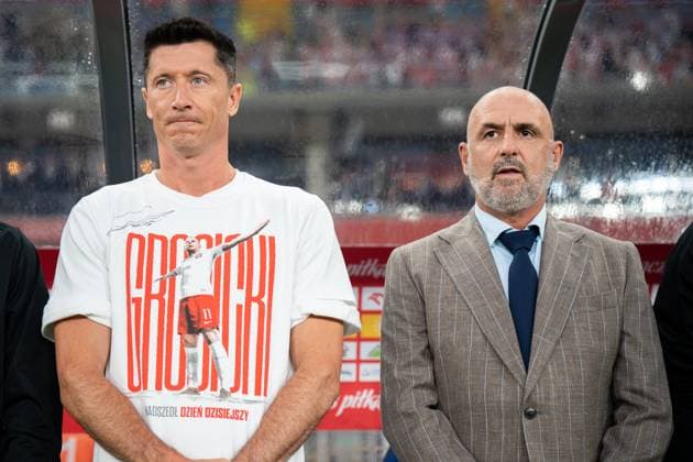 Football, Poland, National coach Michal Probierz resigns after dispute with Robert Lewandowski