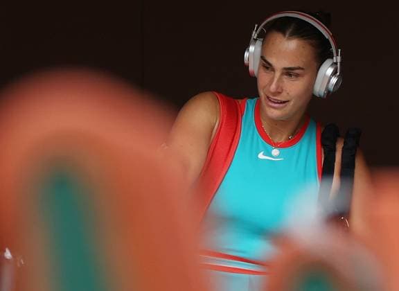 (250607) -- PARIS, June 7, 2025 -- Aryna Sabalenka enters the court before the women s singles final match between Aryna Sabalenka of Belarus and Coco Gauff of the United States at the French Open tennis tournament at Roland Garros, Paris, France, June 7, 2025. ) (SP)FRANCE-PARIS-TENNIS-FRENCH OPEN-WOMEN S SINGLES-FINAL GaoxJing 