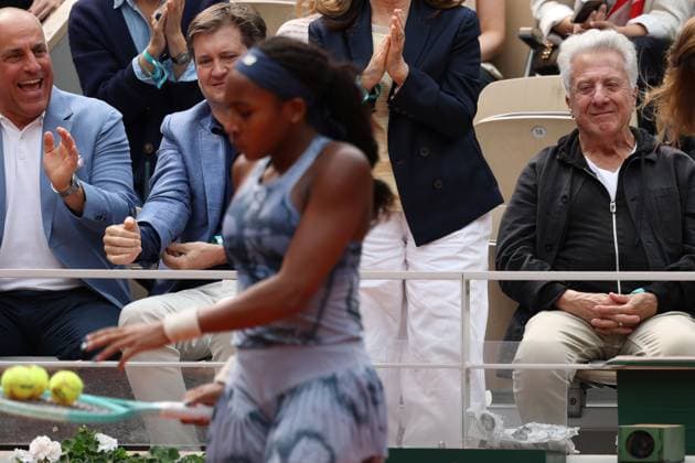 June 7, 2025, Paris, Celestynow, France: Actor DUSTIN HOFFMAN of USA and COCO GAUFF of USA during the match against Aryna Sabalenka in the final women s singles of French Open 2025 at Roland Garros in Paris. Paris France - ZUMAc278 20250607_zsp_c278_027 Copyright: xMarcinxCholewinskix
