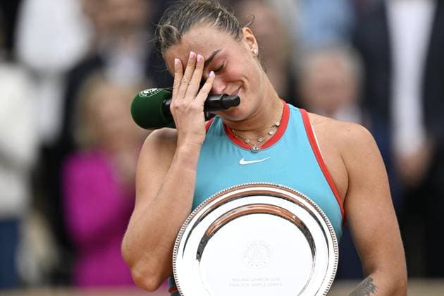 2025 Roland-Garros - Day 14 PARIS, FRANCE - JUNE 07: Aryna Sabalenka gestures as she speaks to the crowd following her defeat to Coco Gauff of United States in the Women s Singles Final match on Day Fourteen of the 2025 French Open at Roland Garros on June 07, 2025 in Paris, France. Burak Akbulut Anadolu Paris France. Editorial use only. Please get in touch for any other usage.  Copyright: x2025xAnadoluxBurakxAkbulutx