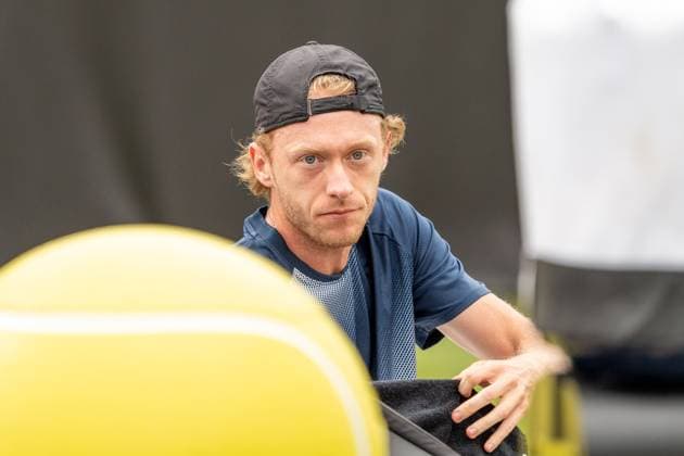 Max Wiskandt looks over to his opponent Yannick Hanfmann during a break, Max Wiskandt vs Yannick Hanfmann, Tennis, ATP Tournament, Boss Open, Court No 1, Qualification, 07 06 2025, Max Wiskandt vs Yannick Hanfmann, Tennis, ATP Tournament, Boss Open, Court No 1, Qualification, 07 06 2025, Stuttgart Copyright: xEibner-Pressefoto EdwardxCheungx EP_ECG