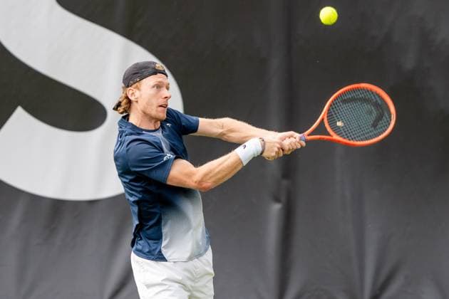 Backhand shot by Max Wiskandt, Max Wiskandt vs Yannick Hanfmann, Tennis, ATP Tournament, Boss Open, Court No 1, Qualification, 07 06 2025, Max Wiskandt vs Yannick Hanfmann, Tennis, ATP Tournament, Boss Open, Court No 1, Qualification, 07 06 2025, Stuttgart Copyright: xEibner-Pressefoto EdwardxCheungx EP_ECG