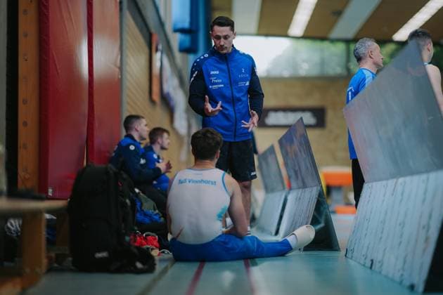 Andreas Toba TV Schwaebisch Gmuend Wetzgau in his new role as coach in conversation with Marcel Graf TuS Vinnhorst , TV Schwaebisch Gmuend Wetzgau vs TuS Vinnhorst, Gymnastics, 1 Bundesliga, 3 Wettkampftag, Saison 2025, 07 06 2025, TV Schwaebisch Gmuend Wetzgau vs TuS Vinnhorst, Gymnastics, 1 Bundesliga, 3 Wettkampftag, Saison 2025, 07 06 2025 Schwaebisch Gmünd Copyright: xEibner-Pressefoto LarsxNeumannx EP_LNN