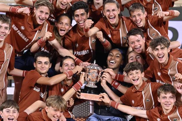 Coco Gauff beats Sabalenka to win French Open title PARIS, FRANCE - JUNE 07: US Coco Gauff holds the trophy after winning her women s singles final match against Belarus Aryna Sabalenka on day 14 of The French Open tennis tournament on Court Philippe-Chatrier at the Roland-Garros Complex in Paris on June 7, 2025 Burak Akbulut Anadolu Paris France. Editorial use only. Please get in touch for any other usage.  Copyright: x2025xAnadoluxBurakxAkbulutx