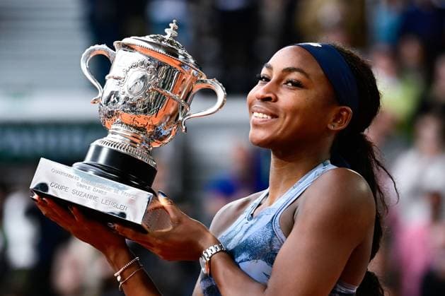 TENNIS : Roland Garros 2025 - Internationaux de France - 07 06 2025 Coco Gauff ( USA ) celebrates with the trophy after with her family during the 2025 French Open at Roland Garros on Juin 07 , 2025 in Paris, France. ( Photo Dante Badano PSNewz ) - ParisFrance  Copyright: xx