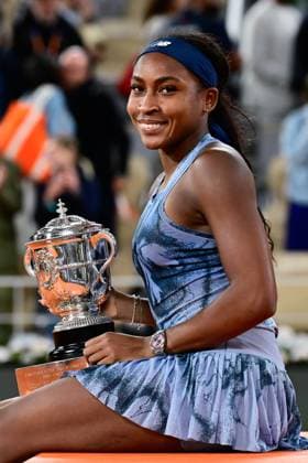 TENNIS : Roland Garros 2025 - Internationaux de France - 07 06 2025 correction iptc Coco Gauff ( USA ) celebrates with the trophy during the 2025 French Open at Roland Garros on Juin 07 , 2025 in Paris, France. ( Photo Dante Badano PSNewz ) - ParisFrance  Copyright: xx
