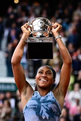 TENNIS : Roland Garros 2025 - Internationaux de France - 07 06 2025 correction iptc Coco Gauff ( USA ) celebrates with the trophy during the 2025 French Open at Roland Garros on Juin 07 , 2025 in Paris, France. ( Photo Dante Badano PSNewz ) - ParisFrance  Copyright: xx