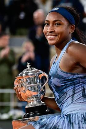 TENNIS : Roland Garros 2025 - Internationaux de France - 07 06 2025 Coco Gauff ( USA ) celebrates with the trophy during the 2025 French Open at Roland Garros on Juin 07 , 2025 in Paris, France. ( Photo Dante Badano PSNewz ) - ParisFrance  Copyright: xx