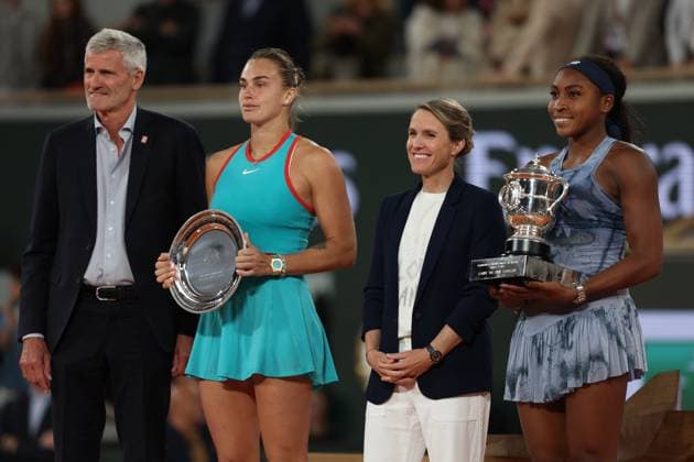 ROLAND GARROS 2025 Thierry Larret MAXPPP - PARIS (75) 07 06 2025 Thierry Larret Maxppp. Tennis. Roland Garros 2025. Internationaux de France de tennis. Stade Roland Garros, Paris (75). Le 7 juin 2025, Court Philippe Chatrier. Finale Femmes : Aryna SABALENKA (RUS) vs Coco GAUFF (USA).Gilles MORETTON president FFT et Justine HENIN - Tennis. Roland Garros 2025. French Open tennis tournament. Roland Garros Stadium, Paris PARIS (75) STADE ROLAND GARROS PARIS ILE DE FRANCE FRANCE  Copyright: xMAXPPPxThierryxLarretx 73913 TLR202506074550
