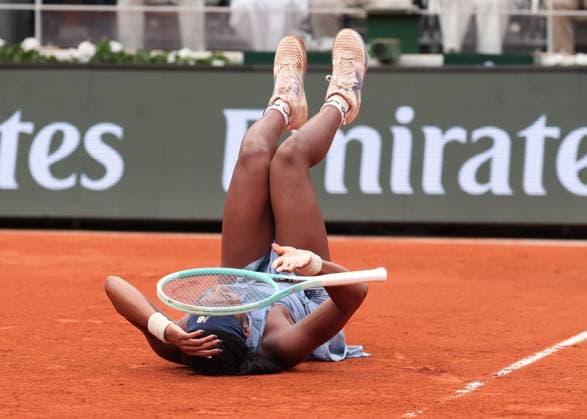 Coco Gauff cheers after the victory and falls on the floor, cheers, joy, emotion Tennis French Open 2025 Roland Garros Paris France June 7, 2025 Copyright: xJuergenxHasenkopfx