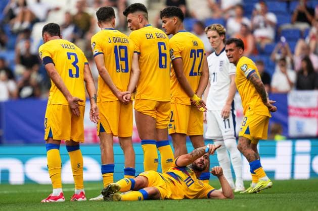 Sport Bilder des Tages An Andorra wall during an England free-kick Andorra v England, FIFA 2026 World Cup Qualifying, Group K, Football, RCDE Stadium, Barcelona, Spain - 07 Jun 2025 EDITORIAL USE ONLY No use with unauthorised audio, video, data, fixture lists, club league logos or live services. Online in-match use limited to 120 images, no video emulation. No use in betting, games or single club league player publications. Copyright: xBaguxBlanco Shutterstockx 15345797bt