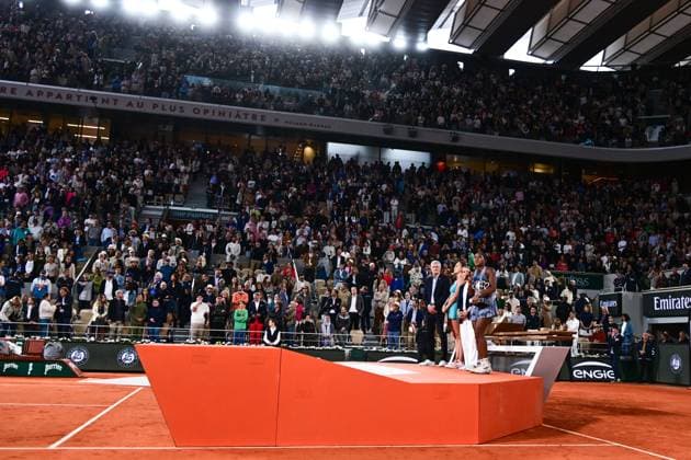 TENNIS : Roland Garros 2025 - Internationaux de France - 07 06 2025 Coco Gauff ( USA ) celebrate with the trophy during the 2025 French Open at Roland Garros on Juin 07 , 2025 in Paris, France. ( Photo Dante Badano PSNewz ) - ParisFrance  Copyright: xx