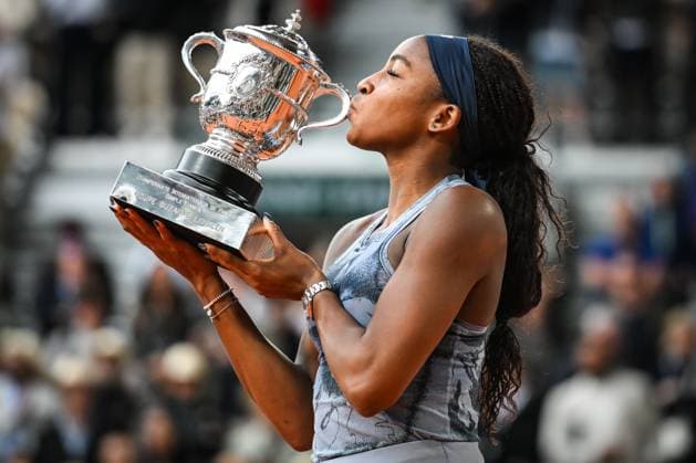 June 7, 2025, Paris, France: COCO GAUFF OF United States celebrates victory with the trophy during the fourteenth day of Roland-Garros 2025, French Open at Roland-Garros Stadium. GAUFF defeated SABALENKA 6:7 6:2 6:4. Paris France - ZUMAm308 20250607_zsp_m308_031 Copyright: xMatthieuxMirvillex