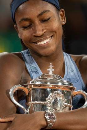 Coco Gauff remporte son premier titre lors de la Finale des internationaux de France de Tennis de Roland Garros 2025 (Jour 14) Coco Gauff remporte son premier titre lors de la Finale des internationaux de France de Tennis de Roland Garros 2025 (Jour 14), à Paris, France, le 7 juin 2025. Cyril Moreau Bestimage Coco Gauff wins her first title at the 2025 Roland Garros French Open Final (Day 14) in Paris, France, on June 7, 2025. Cyril Moreau Bestimage Paris France  Copyright: xCYRILxMOREAUx xBESTIMAGExCYRILxMOREAUx xBESTIMAGEx