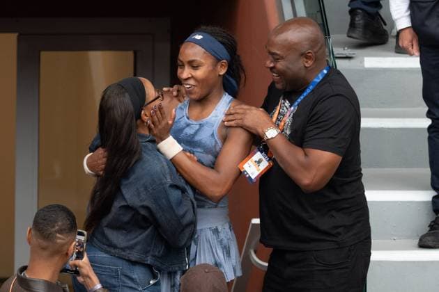 Roland Garros 2025 Final Women s LZ Coco Gauff with her parents during the Roland Garros 2025 tournament on June 7, 2025 in Paris, France. Photo by Laurent Zabulon ABACAPRESS.COM Paris  Copyright: xZabulonxLaurent ABACAx