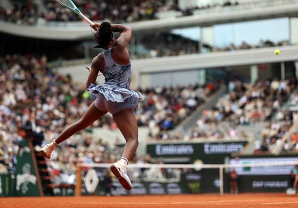 Sport Bilder des Tages Second-seeded Coco Gauff of the US plays against top-seeded Aryna Sabalenka of Belarus in the Women?s Finals of the French Open Tennis Championship at Roland-Garros in Paris on Saturday, June 7, 2025. Gauff recovered from losing a 78-minute first set to win 6-7(5), 6-2, 6-4.  PAR20250607305 MAYAxVIDON-WHITE