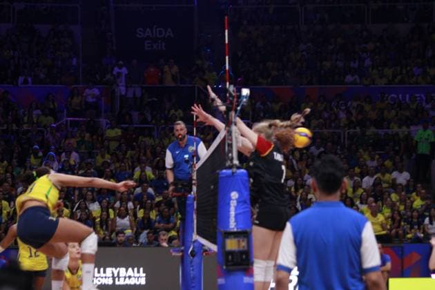 Brasil vence Alemanha por 3 sets a 2 RIO DE JANEIRO, RJ - 07.06.2025: BRASIL VENCE ALEMANHA POR 3 SETS A 2 - The Brazilian volleyball team beat Germany 3 sets to 2 in the Nations League on Saturday afternoon (7). (Photo: Carlos Elias Junior Fotoarena) x2750358x  CarlosxEliasxJunior
