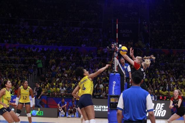 Brasil vence Alemanha por 3 sets a 2 RIO DE JANEIRO, RJ - 07.06.2025: BRASIL VENCE ALEMANHA POR 3 SETS A 2 - The Brazilian volleyball team beat Germany 3 sets to 2 in the Nations League on Saturday afternoon (7). (Photo: Carlos Elias Junior Fotoarena) x2750359x  CarlosxEliasxJunior