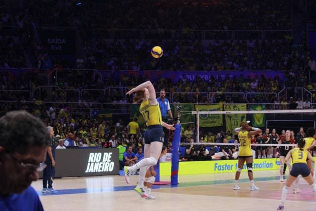 Brasil vence Alemanha por 3 sets a 2 RIO DE JANEIRO, RJ - 07.06.2025: BRASIL VENCE ALEMANHA POR 3 SETS A 2 - The Brazilian volleyball team beat Germany 3 sets to 2 in the Nations League on Saturday afternoon (7). (Photo: Carlos Elias Junior Fotoarena) x2750364x  CarlosxEliasxJunior