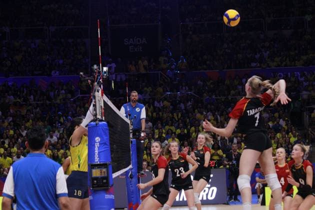 Brasil vence Alemanha por 3 sets a 2 RIO DE JANEIRO, RJ - 07.06.2025: BRASIL VENCE ALEMANHA POR 3 SETS A 2 - The Brazilian volleyball team beat Germany 3 sets to 2 in the Nations League on Saturday afternoon (7). (Photo: Carlos Elias Junior Fotoarena) x2750367x  CarlosxEliasxJunior