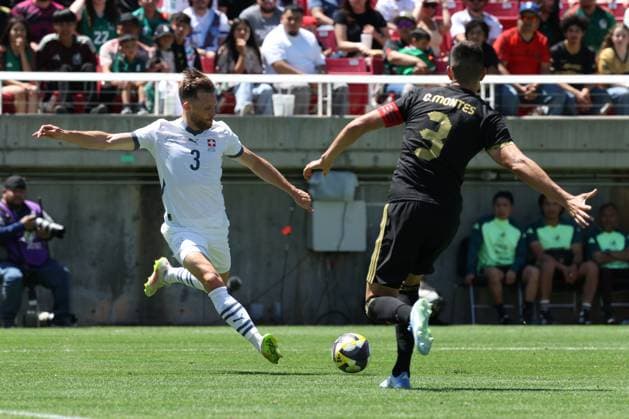 Salt Lake City, USA, June 7th 2025: Silvan Widmer (3 Switzerland) shoots against Cesar Montes (3 Mexico) during the International Friendly, Länderspiel, Nationalmannschaft football match between Mexico and Switzerland at Rice-Eccles Stadium in Salt Lake City, USA. (Rob Gray SPP) Copyright: xRobxGrayx xSPPx spp-en-RoGrSp-ROB12083