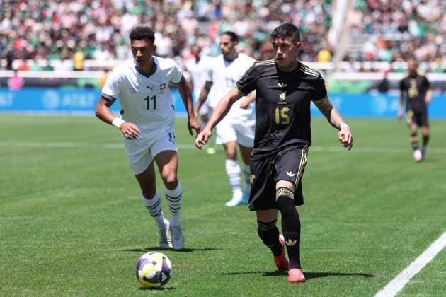 Salt Lake City, USA, June 7th 2025: Emilio Lara (15 Mexico) controls the ball against Dan Ndoye (11 Switzerland) during the International Friendly, Länderspiel, Nationalmannschaft football match between Mexico and Switzerland at Rice-Eccles Stadium in Salt Lake City, USA. (Rob Gray SPP) Copyright: xRobxGrayx xSPPx spp-en-RoGrSp-ROB_5002
