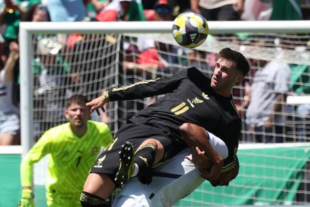 Salt Lake City, USA, June 7th 2025: Carlos Rodriguez (8 Mexico) plays the ball during the International Friendly, Länderspiel, Nationalmannschaft football match between Mexico and Switzerland at Rice-Eccles Stadium in Salt Lake City, USA. (Rob Gray SPP) Copyright: xRobxGrayx xSPPx spp-en-RoGrSp-ROB11633