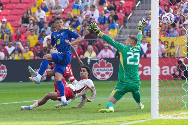 June 7, 2025, Toronto, On, CAN: Ukraine s Oleksandr Tymchyk (18) looks on as Canada s Tajon Buchanan (17) fires past Ukraine goalkeeper Dmytro Riznyk (23) to score his team s fourth goal during second half Canadian Shield Tournament action, in Toronto, Saturday, June 7, 2025. Tajon Buchanan Dmytro Riznyk; Oleksandr Tymchyk  - ZUMAc35_ 20250607_zaf_c35_091 Copyright: xChrisxYoungx