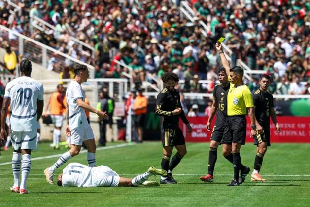 Salt Lake City, USA, June 7th 2025: Cesar Huerta (21 Mexico) receives a yellow card for a foul on Dan Ndoye (11 Switzerland) during the International Friendly, Länderspiel, Nationalmannschaft football match between Mexico and Switzerland at Rice-Eccles Stadium in Salt Lake City, USA. (Rob Gray SPP) Copyright: xRobxGrayx xSPPx spp-en-RoGrSp-ROB13181_1