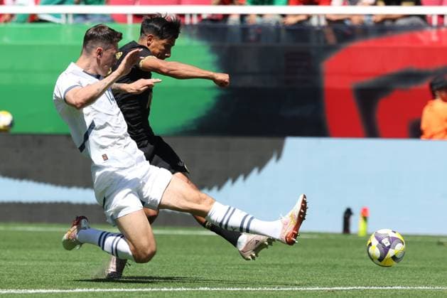 Salt Lake City, USA, June 7th 2025: Angel Sepulveda(18 Mexico) shoots against Cedric Zesiger (14 Switzerland) during the International Friendly, Länderspiel, Nationalmannschaft football match between Mexico and Switzerland at Rice-Eccles Stadium in Salt Lake City, USA. (Rob Gray SPP) Copyright: xRobxGrayx xSPPx spp-en-RoGrSp-ROB13693