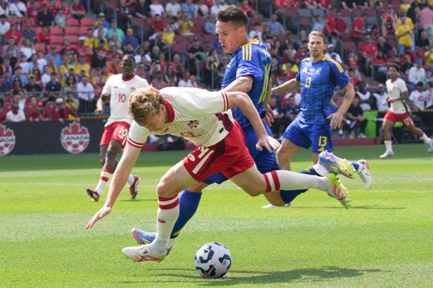 June 7, 2025, Toronto, On, CAN: Canada s Jacob Shaffelburg, front, drives into the penalty area with Ukraine s Vladyslav Kabaiev during first half action in the Canadian Shield Tournament, in Toronto, on Saturday, June 7, 2025. Jacob Shaffelburg; Vladyslav Kabaiev - ZUMAc35_ 20250607_zaf_c35_098 Copyright: xChrisxYoungx