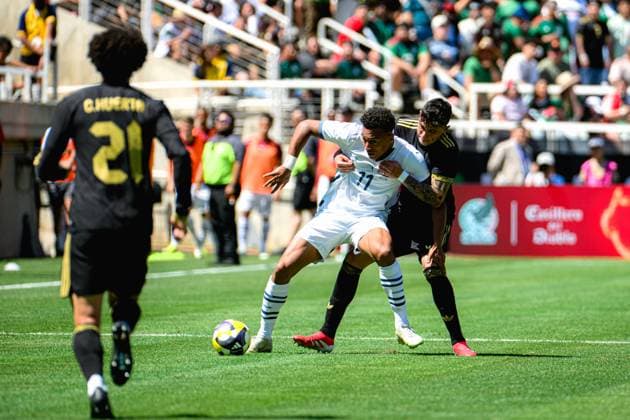 June 7, 2025, Sandy, Utah, USA: DAN NDOYE (11) holds off a challenge in a match against Mexico. Mexico hosted Switzerland at Rice-Eccles Stadium in Salt Lake City, Utah, as part of the MexTour. Sandy USA - ZUMAi207 20250607_zsp_i207_014 Copyright: xAbramxImanx