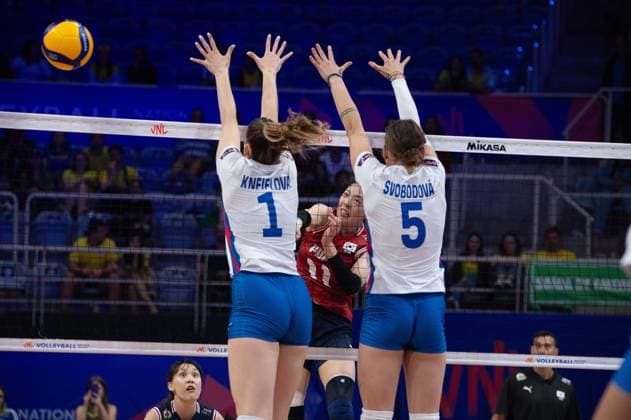 South Korea vs Czech Republic RIO DE JANEIRO, RJ - 07.06.2025: SOUTH KOREA VS CZECH REPUBLIC - Ema Kneiflova (CZE), Seoyoung Yuk (KOR), Eva Svobodova (CZE), during a match valid for the Volleyball Nations League (VNL), held on June 7, 2025, at the Maracanazinho gym, in Rio de Janeiro, RJ, Brazil. (Photo: Renato Assis Fotoarena) x2750605x RenatoxAssis