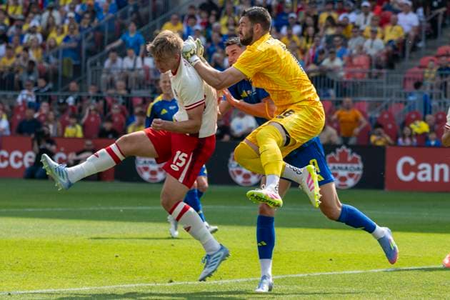 June 7, 2025, Toronto, Ontario, Canada: Maxime Crepeau 16 (R) battles for the ball against Roman Yaremchuk 9 (R) during the Canadian Shield Tournament match at BMO Field on June 7, 2025 in Toronto, Ontario, Canada. The game ended 4-2 for Canada Toronto Canada - ZUMAm154 20250607_zap_m154_036 Copyright: xAngelxMarchinix
