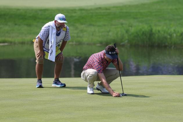 PGA, Golf Herren 2025: RBC Canadian Open, Round 2 Jun 07 June 07, 2025: Beau Hossler and his caddy Brian Varnish line up a putt on the 18th hole green during the third round of the RBC Canadian Open held at TPC Toronto at Osprey Valley in Caledon, Ontario, Canada. Daniel Lea CSM (Credit Image: Â Daniel Lea Cal Media) Caledon Canada EDITORIAL USE ONLY Copyright: xx ZUMA-20250607_zma_c04_165.jpg DanielxLeax csmphotothree390569