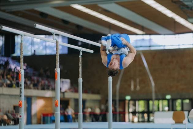 Carlo Hoerr TV Schwaebisch Gmuend Wetzgau during dismount on parallel bars, TV Schwaebisch Gmuend Wetzgau vs TuS Vinnhorst, Gymnastics, 1 Bundesliga, 3 Wettkampftag, Saison 2025, 07 06 2025, TV Schwaebisch Gmuend Wetzgau vs TuS Vinnhorst, Gymnastics, 1 Bundesliga, 3 Wettkampftag, Saison 2025, 07 06 2025 Schwaebisch Gmünd Copyright: xEibner-Pressefoto LarsxNeumannx EP_LNN