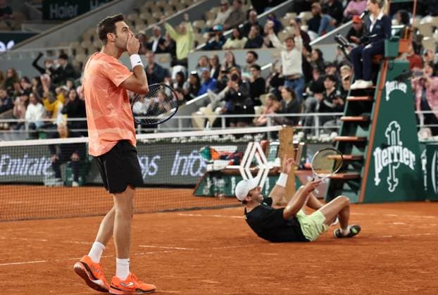 (250608) -- PARIS, June 8, 2025 -- Marcel Granollers (L) Horacio Zeballos celebrate after winning the men s doubles final match between Marcel Granollers of Spain Horacio Zeballos of Argentina and Joe Salisbury Neal Skupski of Britain at the French Open tennis tournament at Roland Garros, Paris, France, June 7, 2025. ) (SP)FRANCE-PARIS-TENNIS-FRENCH OPEN-MEN S DOUBLES-FINAL LixJing 