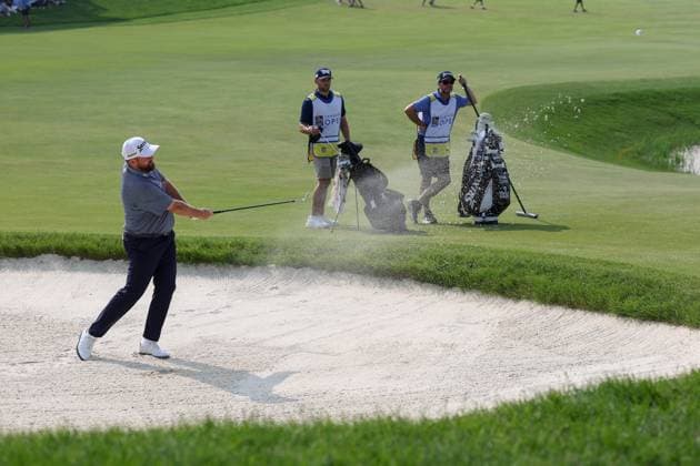 PGA, Golf Herren 2025: RBC Canadian Open, Round 3 Jun 07 June 07, 2025: Shane Lowry wedges out of the bunker at the 18th hole during the third round of the RBC Canadian Open held at TPC Toronto at Osprey Valley in Caledon, Ontario, Canada. Daniel Lea CSM (Credit Image: Â Daniel Lea Cal Media) Caledon Canada EDITORIAL USE ONLY Copyright: xx ZUMA-20250607_zma_c04_267.jpg DanielxLeax csmphotothree390782