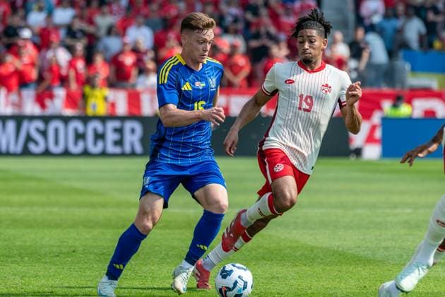 Canada Vs Ukraine in Toronto - 07 Jun 2025 Nathan Saliba 19 (R) and Viktor Tsyhankov 15 (L) seen in action during the Canadian Shield Tournament match between Ukraine and Canada at BMO Field. Final scores; Canada 4-2 Ukraine. Toronto Canada Copyright: xAngelxMarchinix xSOPAxImagesx CanadavUkraine-7-06-2025-4112
