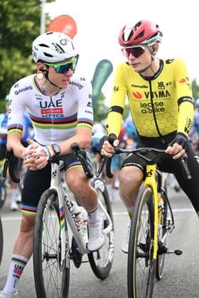 Sport Bilder des Tages 08-06-2025 Criterium Du Dauphine Libere; Tappa 01 Domerat - Montlucon; 2025, Uae Team Emirates - Xrg; 2025, Visma - Lease A Bike; Pogacar, Tadej; Vingegaard, Jonas; Domerat; 