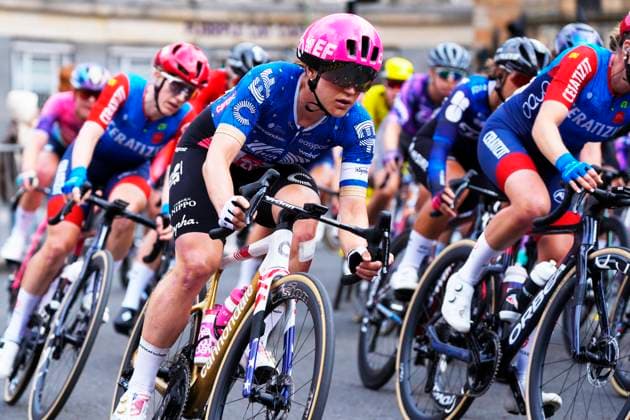 2025 Lloyds Tour of Britain Women Picture by Olly Hassell SWpix.com - 08 06 2025 - Cycling - UCI Women s World Tour - 2025 Lloyds Tour of Britain Women - Stage 4: The Glasgow Stage - Kristen Faulkner (EF Education-Oatly) Copyright: x xSWpix.comx(t axPhotographyxHubxLtd)xOllyxHassell SWpix.comx SWP-2944-0307