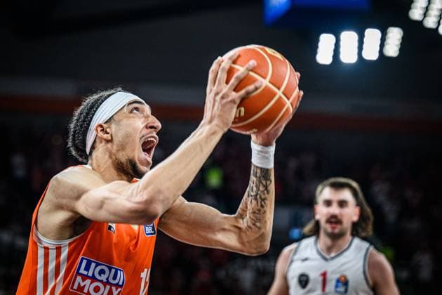 Neu Ulm, Germany, 07 06 25 Noa Essengue ratiopharm ulm in action, on the ball, single action during the Basketball Bundesliga Semi Final Playoffs Game 3 match between ratiopharm ulm vs FIT ONE Wuerzburg Baskets at ratiopharm Arena on 07 June 2025 in Neu Ulm, Germany Photo by Harry Langer DeFodi Images ratiopharm Arena, Germany, 07 06 25 Noa Essengue ratiopharm ulm controls the Ball during the Basketball Bundesliga Semifinals Playoffs Game 3 match between ratiopharm ulm vs FIT ONE Wuerzburg Baskets at Neu Ulm on June 7, 2025 in ratiopharm Arena, Germany Photo by Harry Langer DeFodi Images Photo by Harry Langer DeFodi Images
