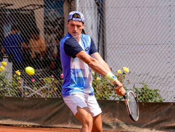TENNIS : Open Sopra Steria - Lyon Villeurbanne 08 06 2025 Arthur Cazaux Ã l Ã chauffement lors du tournoi de tennis ATP, Tennis Herren Challenger Tour, Open Sopra Steria Ã Lyon-Villeurbanne, le 09 06 2025. Photo Sandrine Thesillat PsNewZ VilleurbanneFrance  Copyright: xSandrinexTHESILLATx