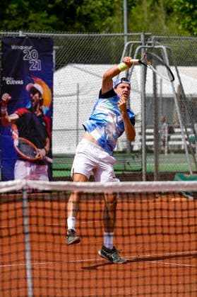 TENNIS : Open Sopra Steria - Lyon Villeurbanne 08 06 2025 Arthur Cazaux Ã l Ã chauffement lors du tournoi de tennis ATP, Tennis Herren Challenger Tour, Open Sopra Steria Ã Lyon-Villeurbanne, le 09 06 2025. Photo Sandrine Thesillat PsNewZ VilleurbanneFrance  Copyright: xSandrinexTHESILLATx