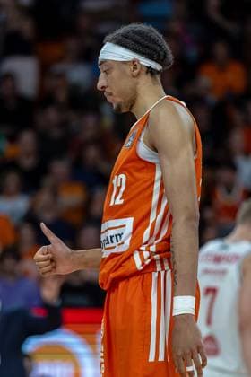 Crop by Noa Essengue Ratiopharm Ulm 12 thumbs up thumbs up portrait sideways, Ratiopharm Ulm vs Wuerzburg Baskets, Basketball, Basketball Bundesliga, Playoffs, Semifinals, Season 2024 2025, 07 06 2025, Ratiopharm Ulm vs Wuerzburg Baskets, Basketball, Basketball Bundesliga, Playoffs, Semifinals, Season 2024 2025, 07 06 2025 New Ulm Copyright: xEibner-Pressefoto JanixPlessx EP_JPL