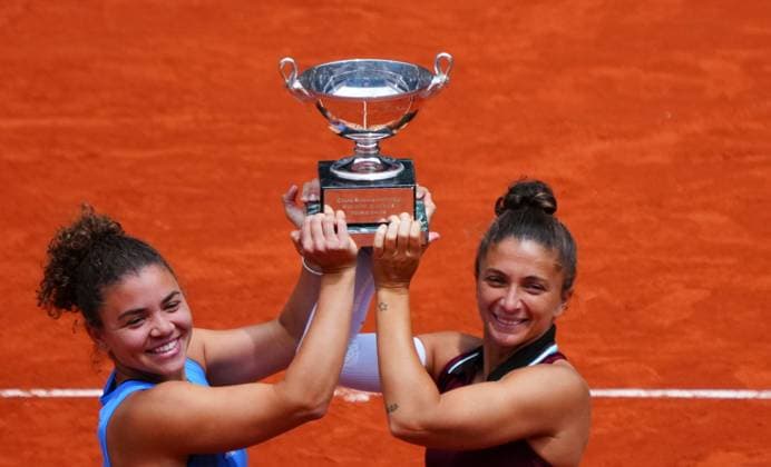 Jasmine Paolini and Sara Errani celebrate winning the Ladies Doubles title French Open Tennis, Day Fifteen, Tennis, Roland Garros, Paris, France - 08 Jun 2025 EDITORIAL USE ONLY No use with unauthorised audio, video, data, fixture lists, club league logos or live services. Online in-match use limited to 120 images, no video emulation. No use in betting, games or single club league player publications. Copyright: xJavierxGarcia Shutterstockx 15346224a