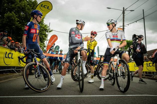 CRITERIUM DU DAUPHINE , DOMERAT PHOTOPQR LA MONTAGNE SALESSE Florian ; ; 08 06 2025 ; CRITERIUM DU DAUPHINE , DOMERAT le 08 06 25 ROMAIN BARDET VAN DER POEL VINDEGAARD POGACAR depart depuis DOMERAT photo florian salesse SPORTS CYCLISME France  Copyright: xPHOTOPQR LAxMONTAGNE MAXPPPxSALESSExFlorianx 20250608LMT6157 0821812496st